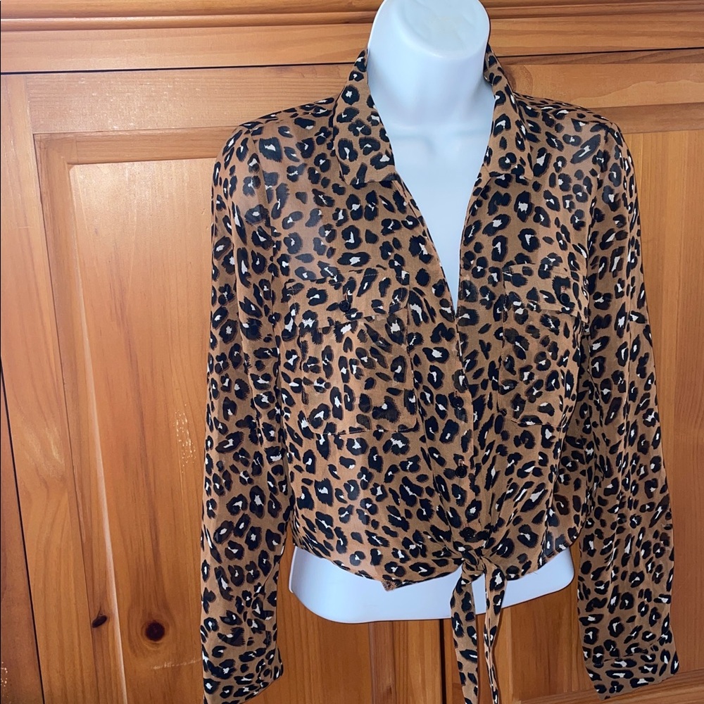 Leopard Print Tie-Front Blouse ๐๐ค - Picture 13 of 16